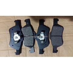 Má phanh trước Ford Focus