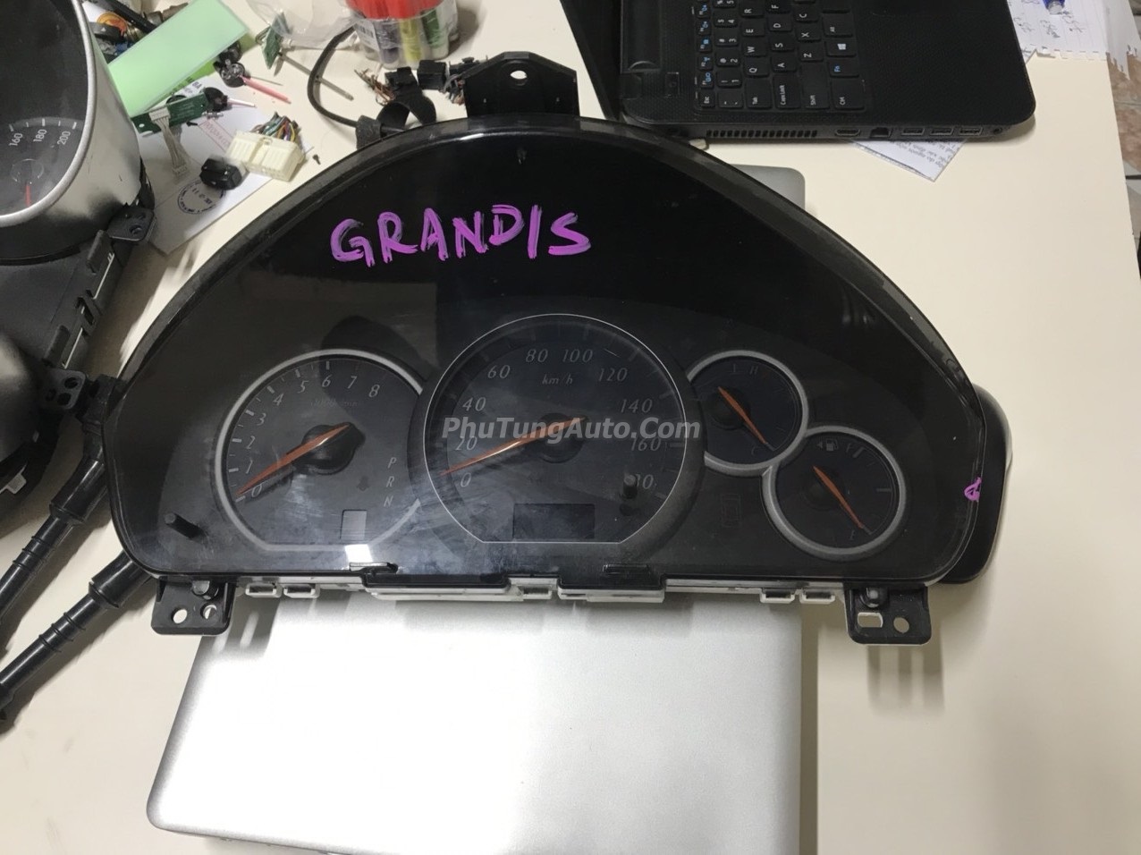 Đồng hồ táp lô Grandis-Hết